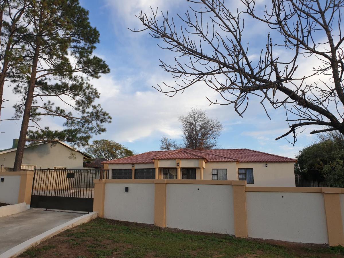 Lindo Guest House Estcourt Exterior photo